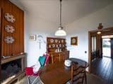 Villa singola con terreno privato, appartamento indipendente e dependance.