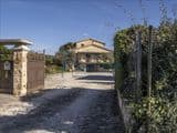 Splendido Casale 250 mq  con  3.200 mq di Terreno