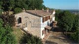 Caratteristica Casa di Campagna ristrutturata con 9 ha di Terreno