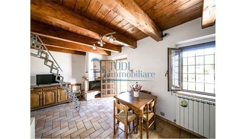 Massa Martana, Piccola Casa in Pietra con giardino