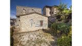 Massa Martana, Piccola Casa in Pietra con giardino