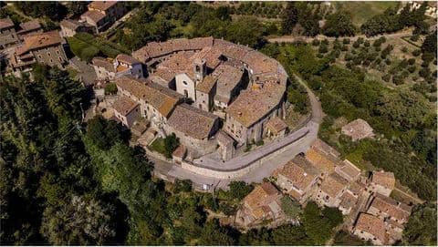 Monte Castello di Vibio - DOGLIO Cielo_Terra in pietra ristrutturato