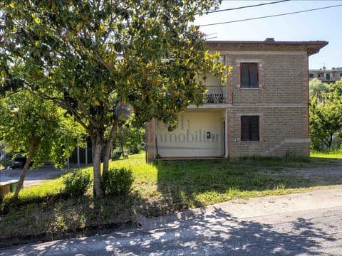 Appartamento con piccolo giardino