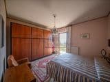 Villa singola con terreno privato, appartamento indipendente e dependance.