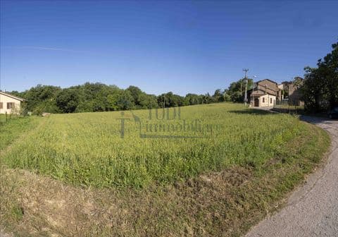 Terreno Edificabile con ulteriore porzione di fabbricato.